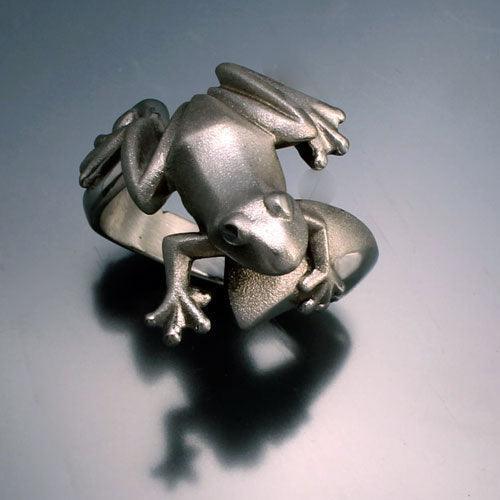Frog Ring in Sterling Silver